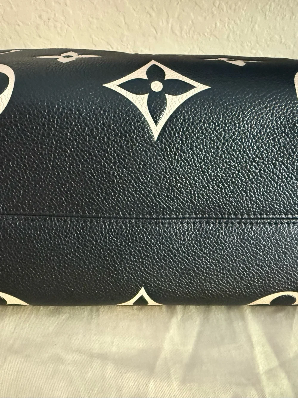Louis Vuitton Black & Cream Monogram speedy bandouliere 25